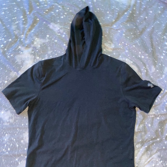 Black Under Armour Hooded Tee-Shirt - Picture 1 of 3